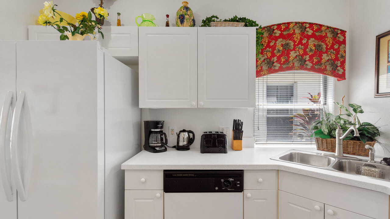 2232-New to rentals! Family home with Pool & Hot Tub! - Image 8