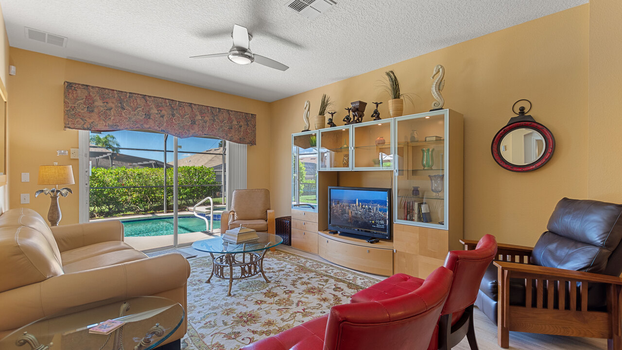 2232-New to rentals! Family home with Pool & Hot Tub! - Image 16