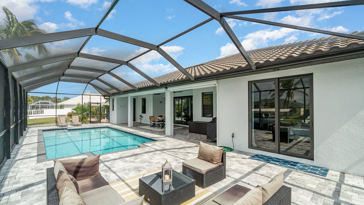 Blue Lagoon Villa - Image 1