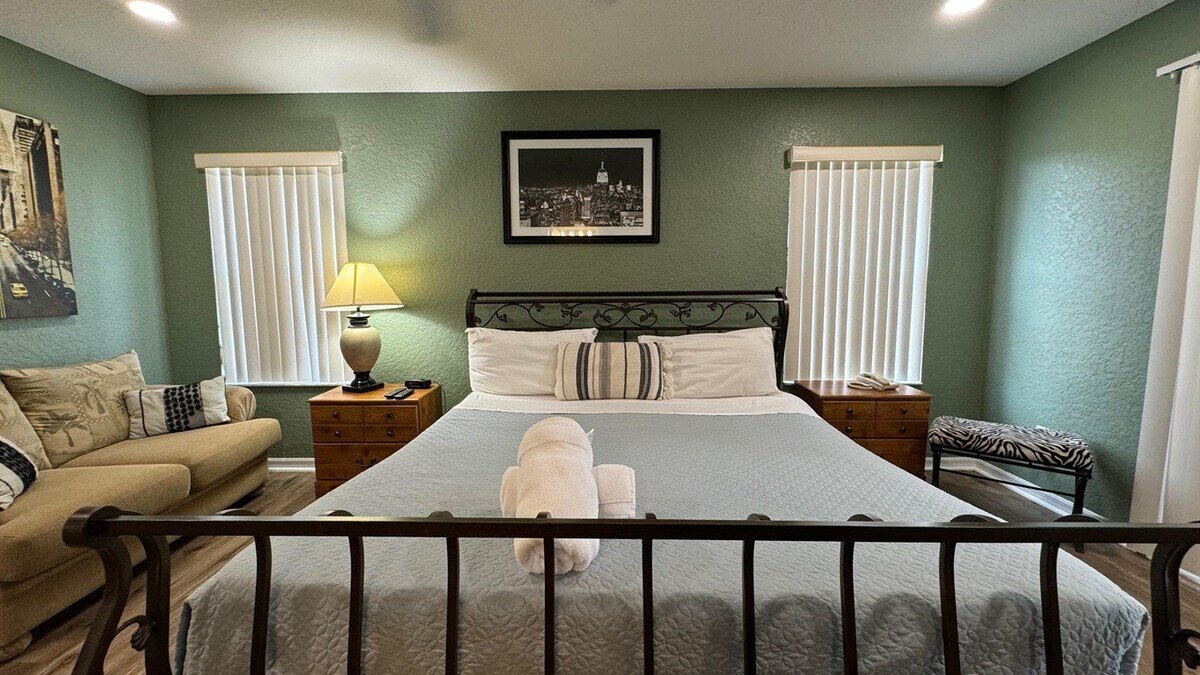 1307 Charming Regal Palms Villa - Image 21