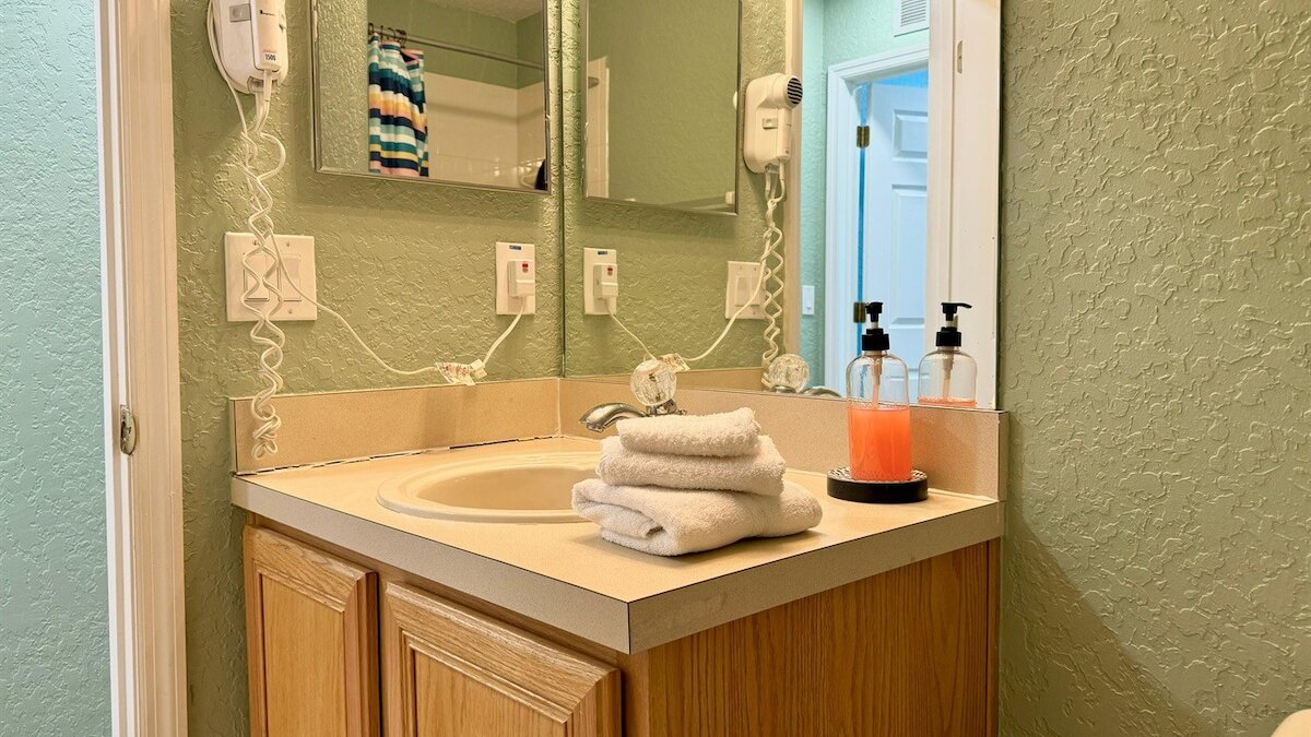 1307 Charming Regal Palms Villa - Image 38