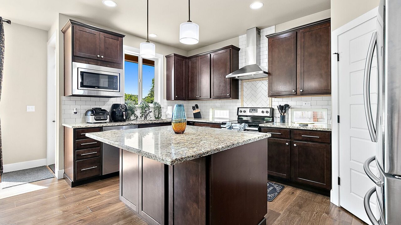 14314 The Puyallup Getaway 4BD Home - Image 13