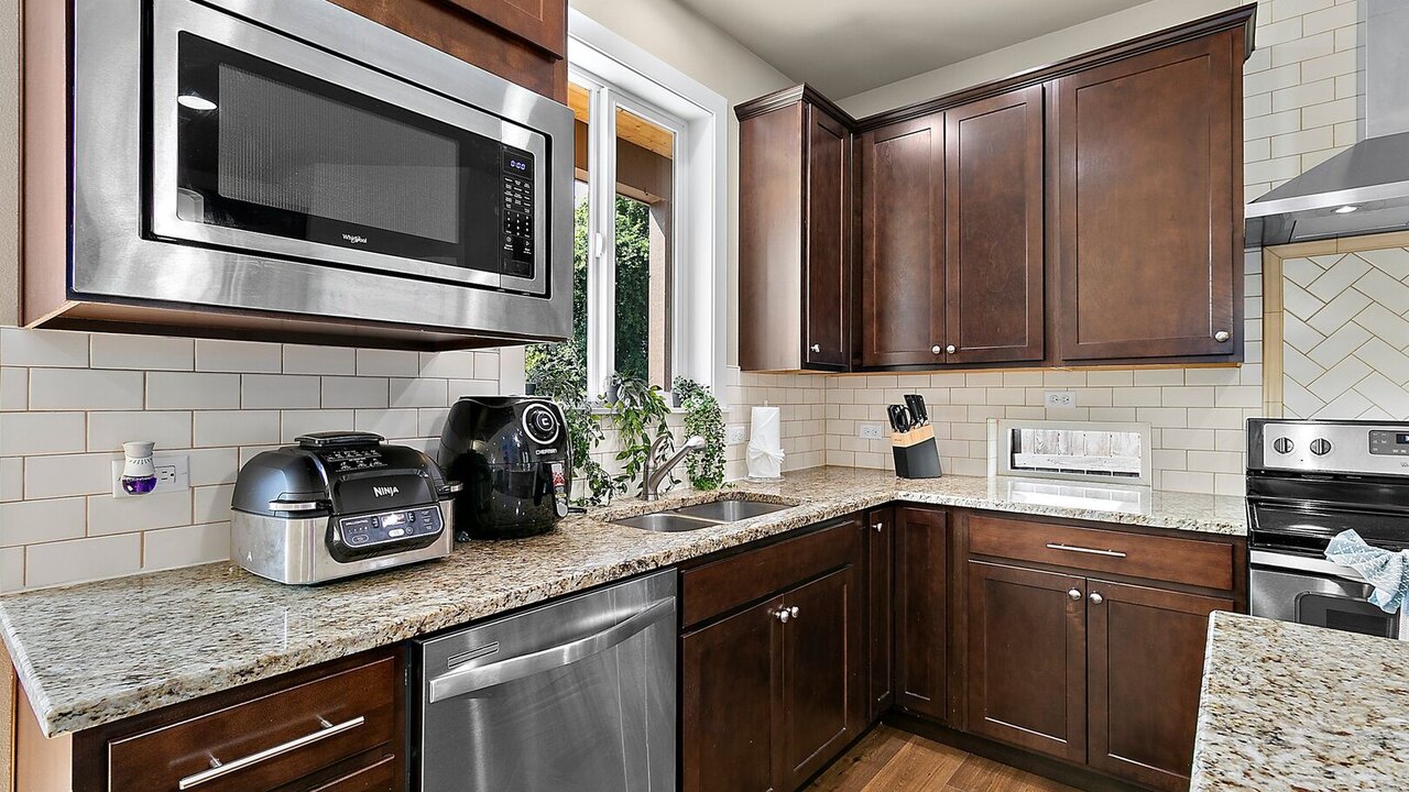 14314 The Puyallup Getaway 4BD Home - Image 15