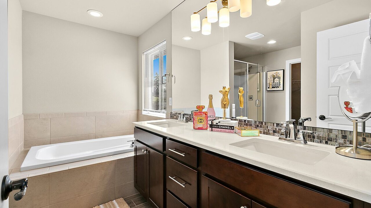 14314 The Puyallup Getaway 4BD Home - Image 27