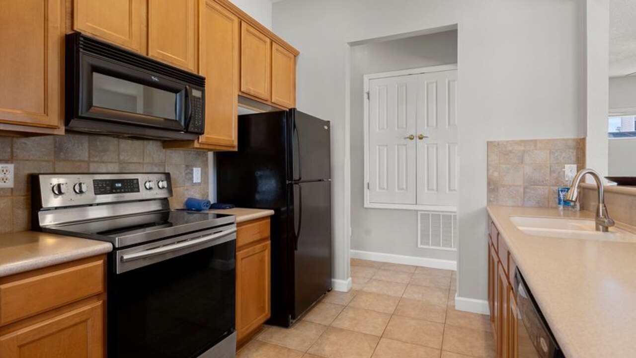 1432 Villa- 4BD Pool/Spa-sleeps 14 - Image 6