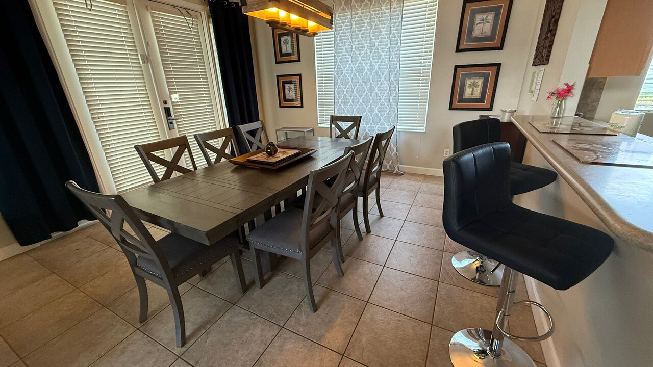 1432 Villa- 4BD Pool/Spa-sleeps 14 - Image 5