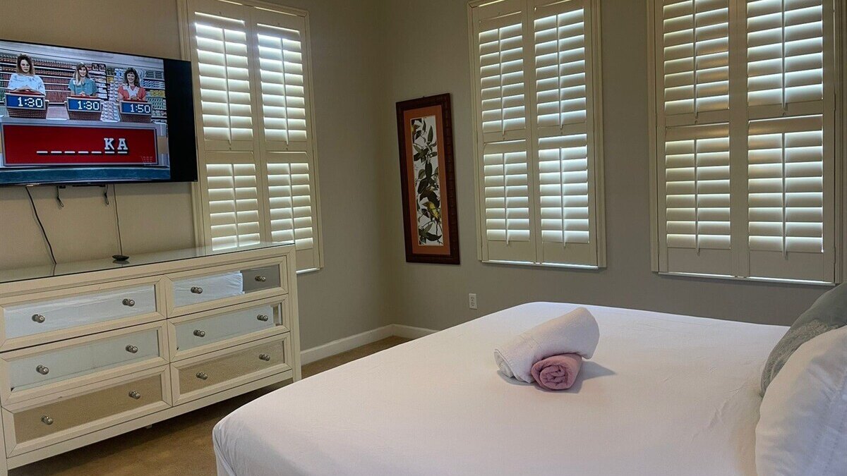 1432 Villa- 4BD Pool/Spa-sleeps 14 - Image 13