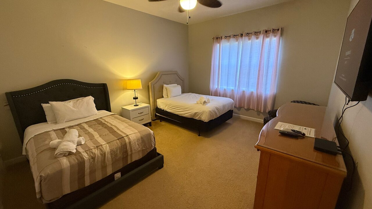 1432 Villa- 4BD Pool/Spa-sleeps 14 - Image 15