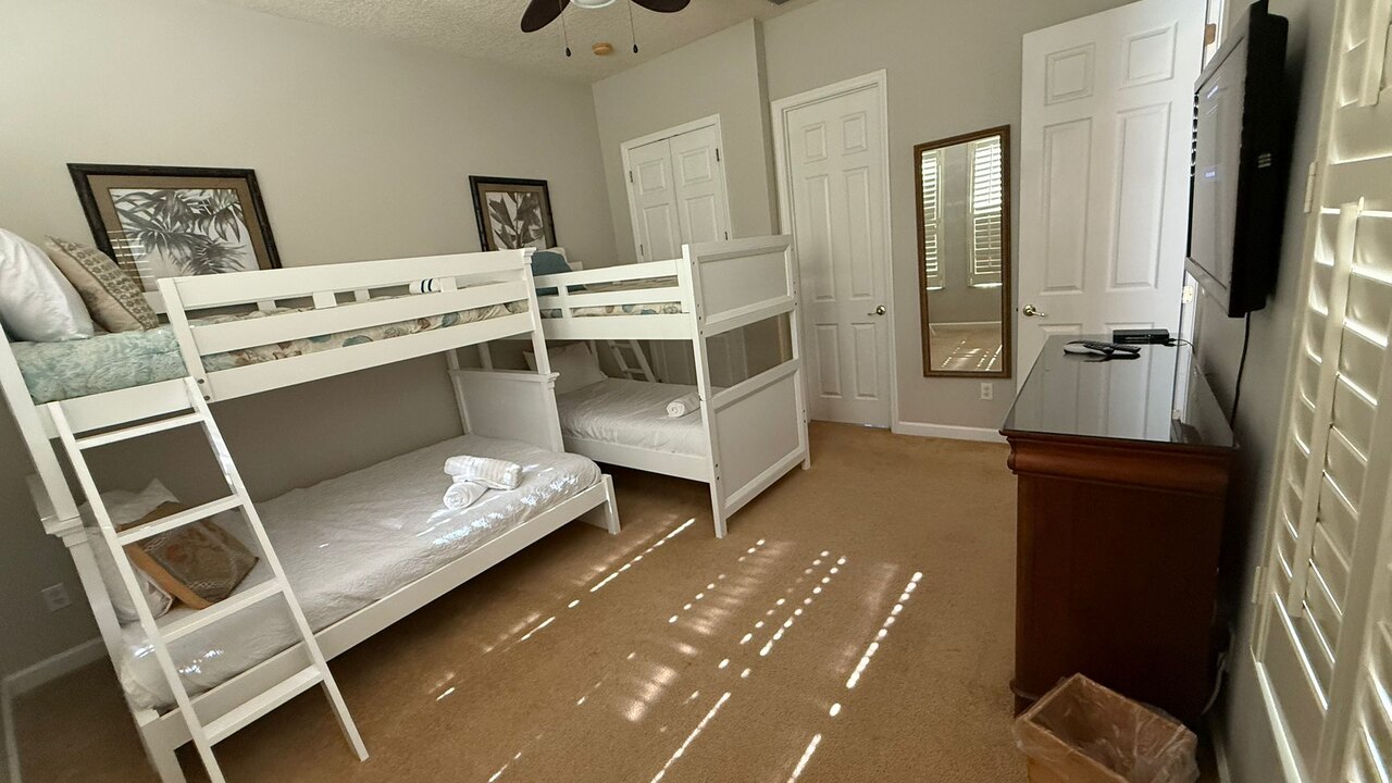 1432 Villa- 4BD Pool/Spa-sleeps 14 - Image 16