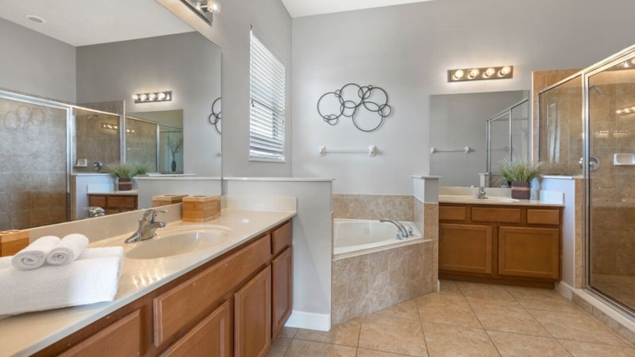 1432 Villa- 4BD Pool/Spa-sleeps 14 - Image 18