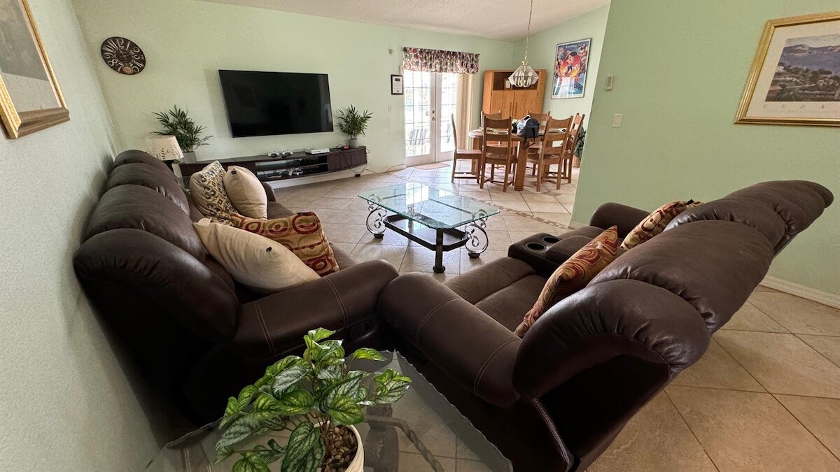 1589Pool House 4bd Villa with game room - Image 5