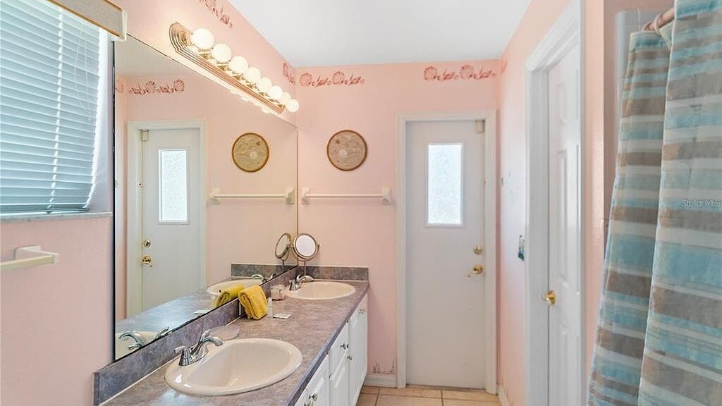 1589Pool House 4bd Villa with game room - Image 16