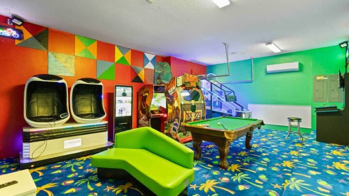 2413-As Seen On TV Wonderful World Bowling Villa (Veran - Image 47