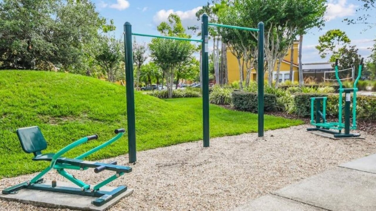 213 Luxury 4BR Home w/ Pool & Game Room - Image 8