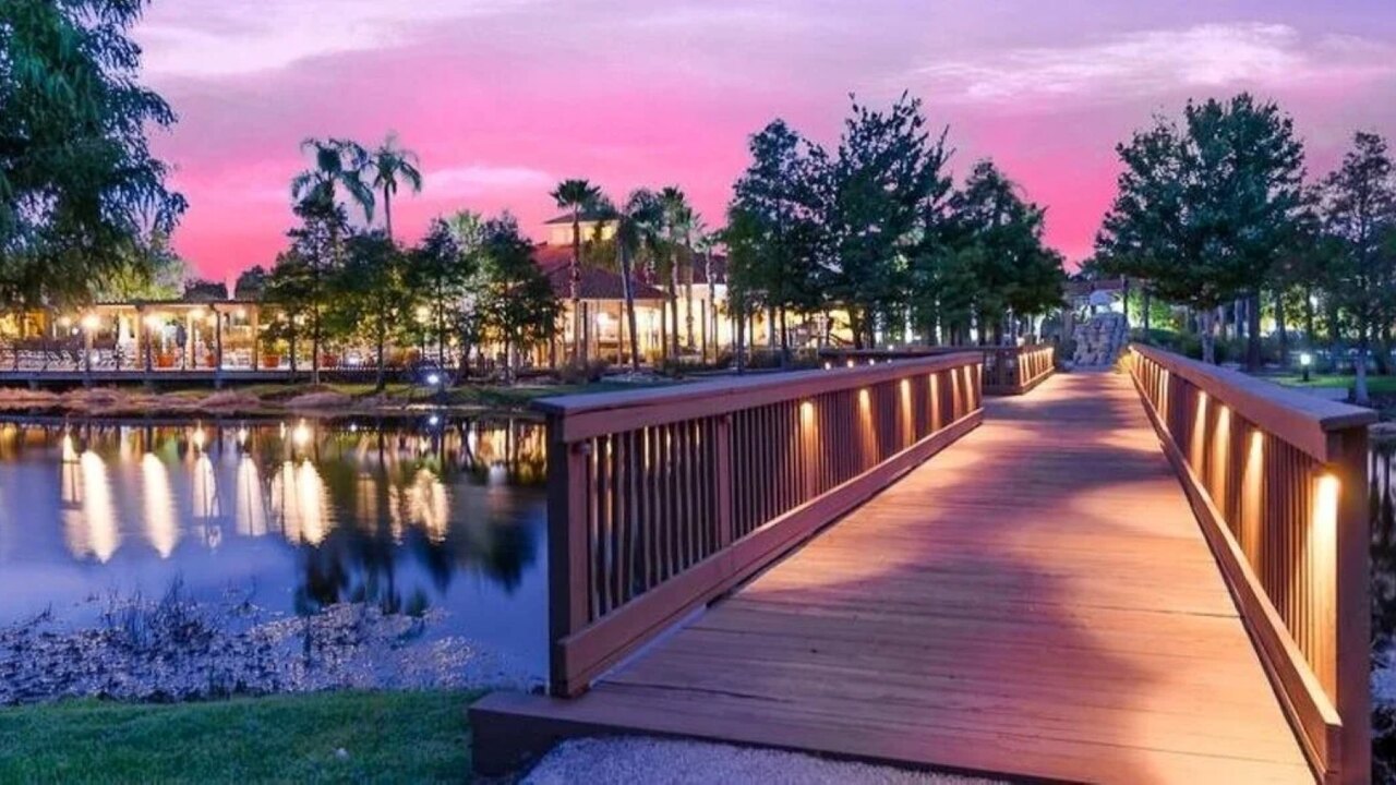 213 Luxury 4BR Home w/ Pool & Game Room - Image 11