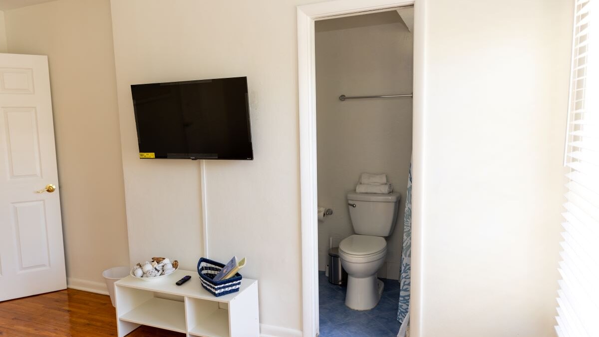 1949-Waterfront Oasis | 2BR Canal Home w/ Private Dock - Image 33