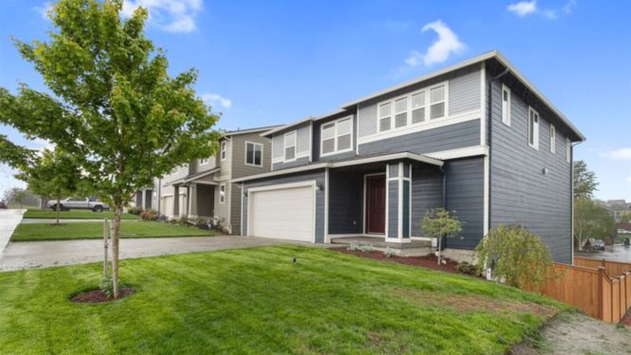 19932 Stylish & Spacious 5BR/3BA Home in Spanaway - Image 1
