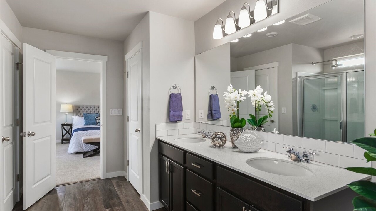 19932 Stylish & Spacious 5BR/3BA Home in Spanaway - Image 6