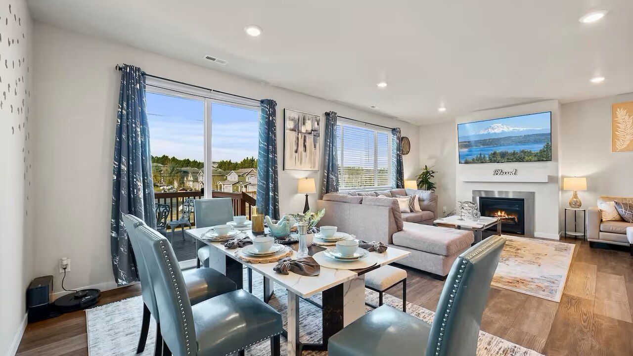 19932 Stylish & Spacious 5BR/3BA Home in Spanaway - Image 19