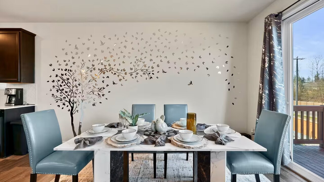 19932 Stylish & Spacious 5BR/3BA Home in Spanaway - Image 21