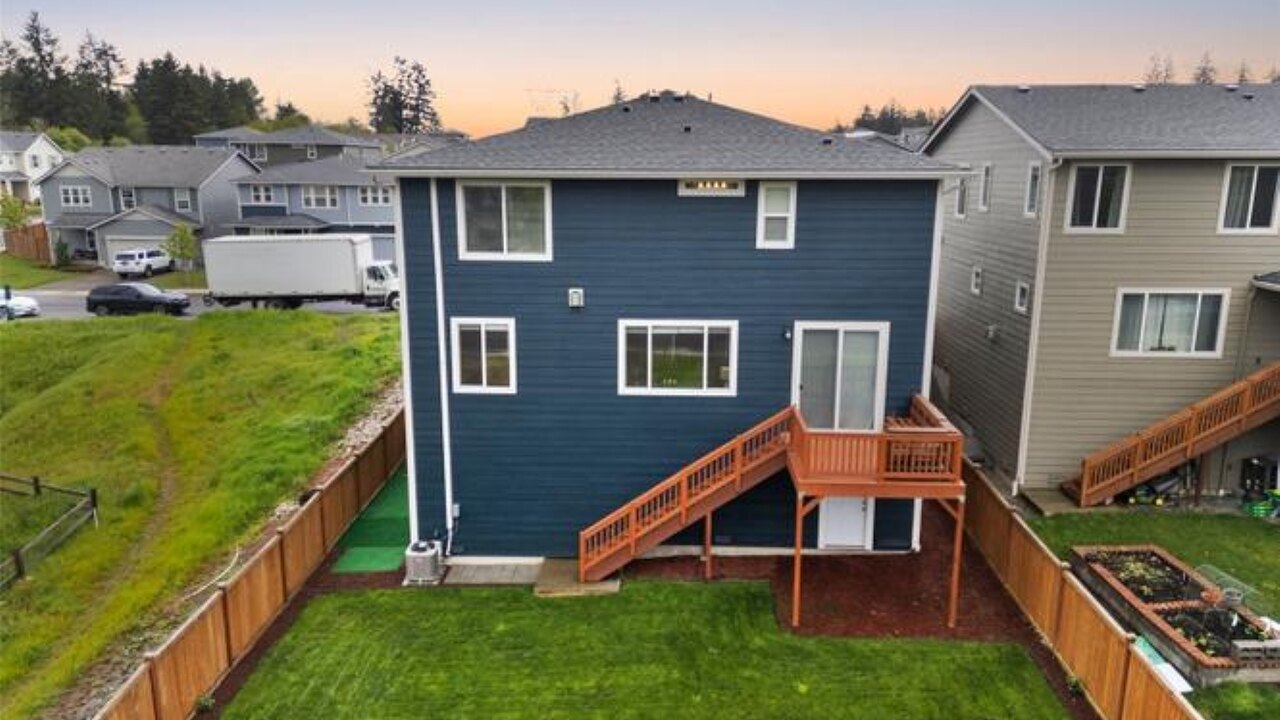 19932 Stylish & Spacious 5BR/3BA Home in Spanaway - Image 22