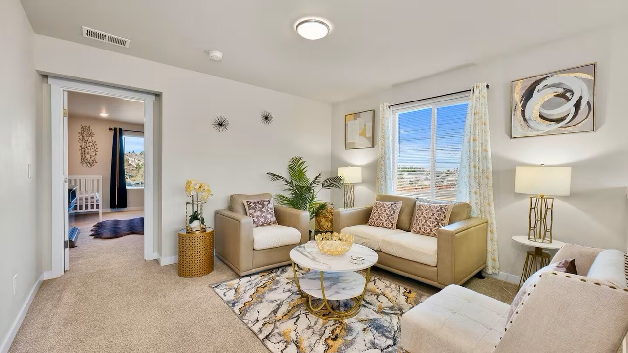 19932 Stylish & Spacious 5BR/3BA Home in Spanaway - Image 26