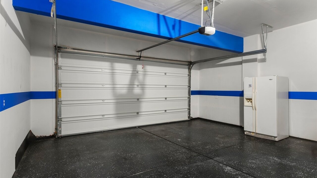 19932 Stylish & Spacious 5BR/3BA Home in Spanaway - Image 29