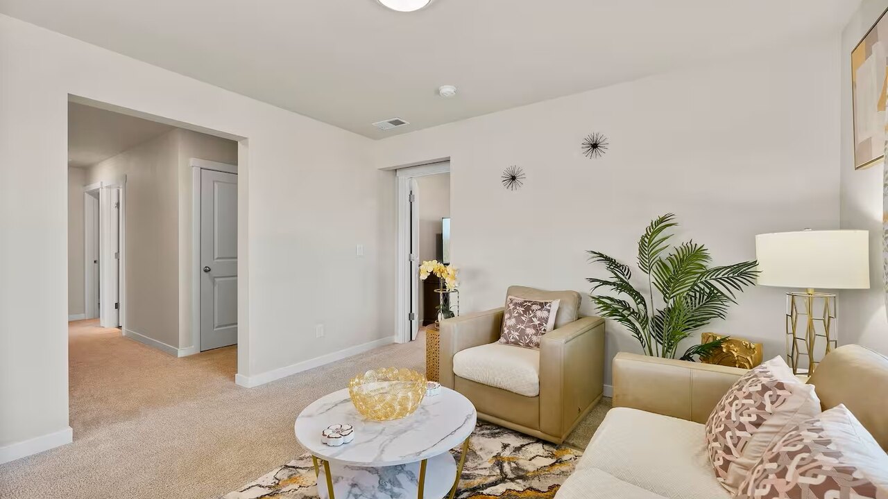 19932 Stylish & Spacious 5BR/3BA Home in Spanaway - Image 31