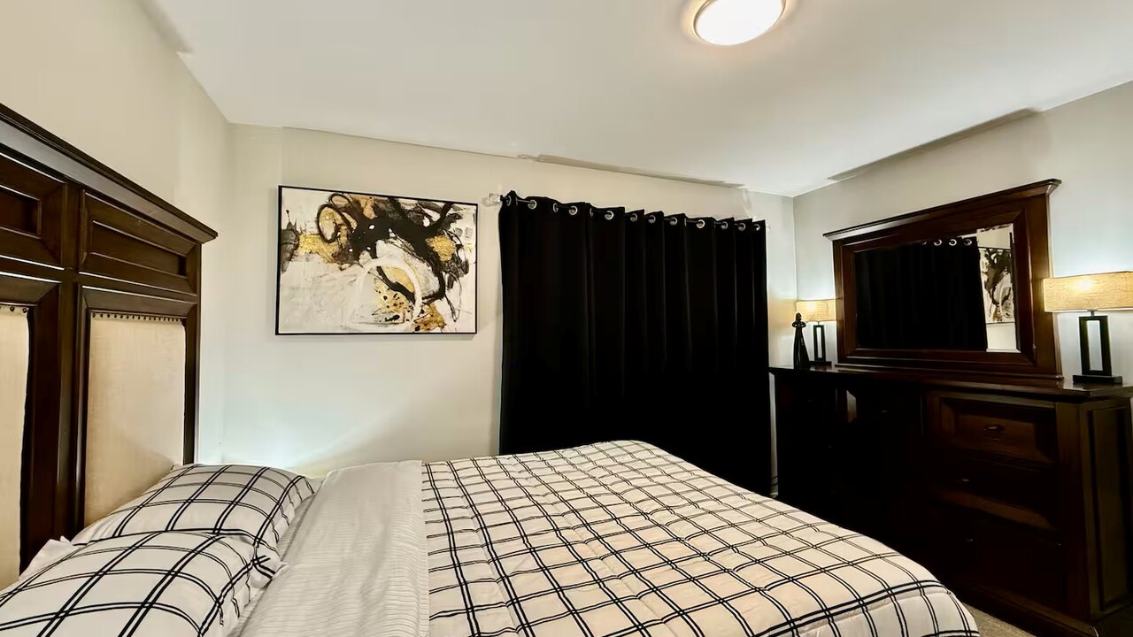 19932 Stylish & Spacious 5BR/3BA Home in Spanaway - Image 33