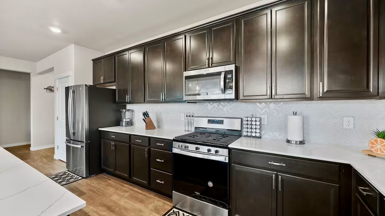 19932 Stylish & Spacious 5BR/3BA Home in Spanaway - Image 35