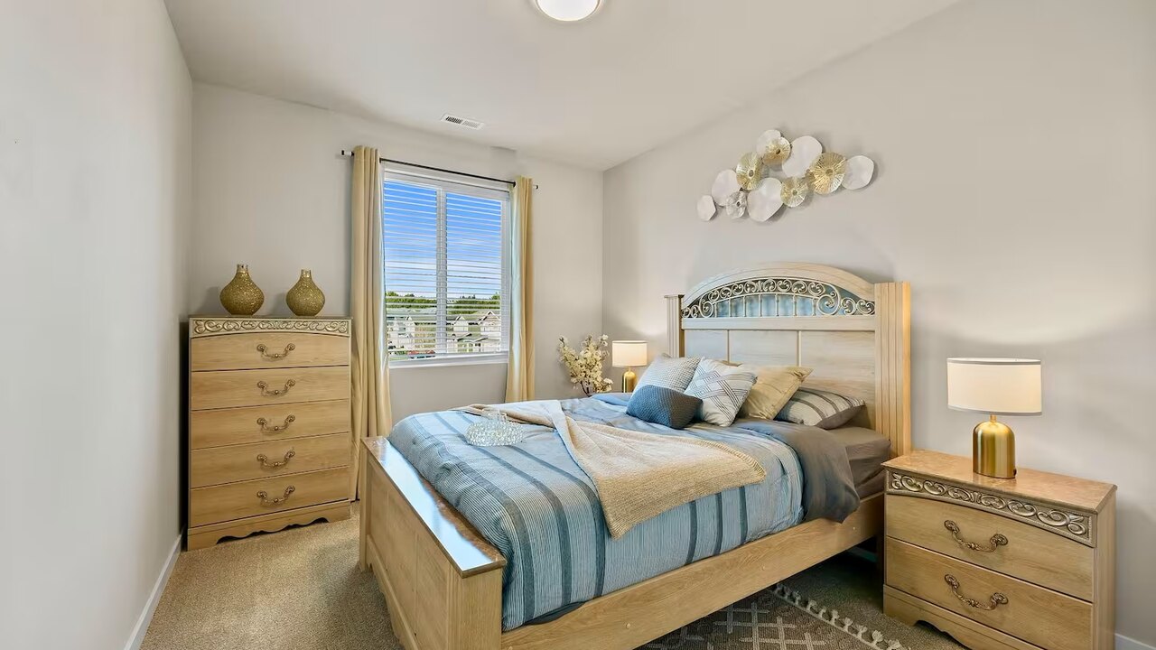 19932 Stylish & Spacious 5BR/3BA Home in Spanaway - Image 34