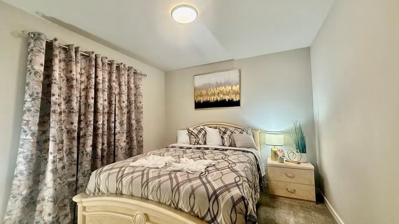 19932 Stylish & Spacious 5BR/3BA Home in Spanaway - Image 46