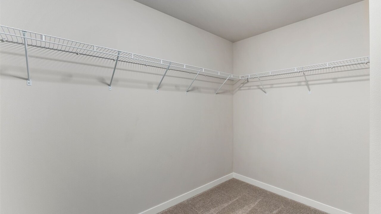 19932 Stylish & Spacious 5BR/3BA Home in Spanaway - Image 48