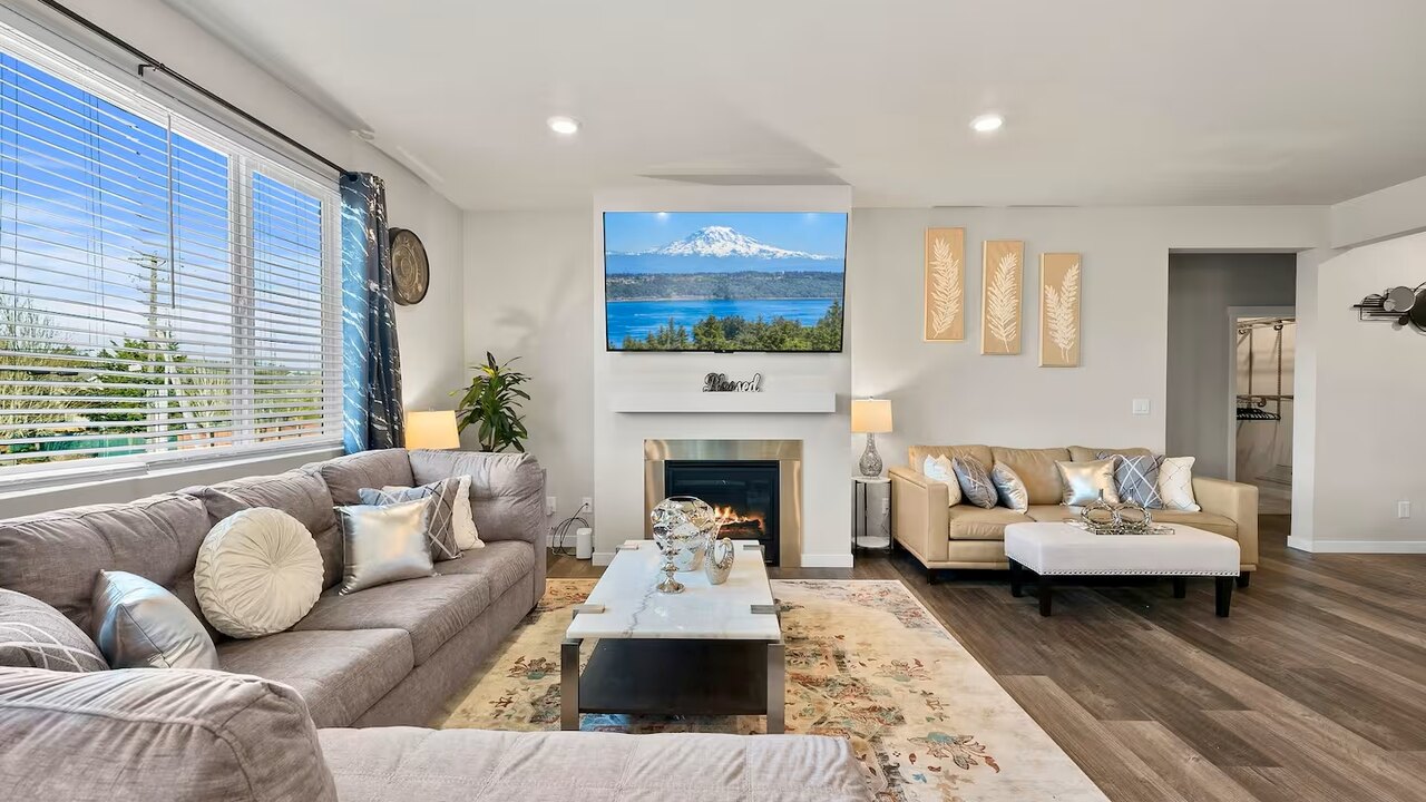 19932 Stylish & Spacious 5BR/3BA Home in Spanaway - Image 47