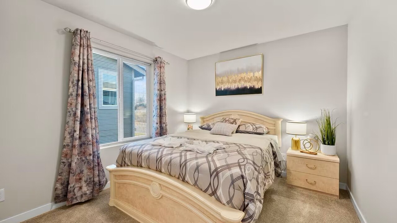 19932 Stylish & Spacious 5BR/3BA Home in Spanaway - Image 49