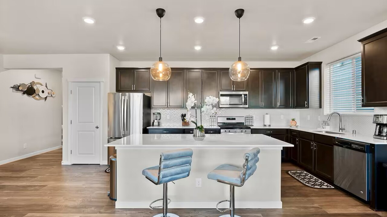 19932 Stylish & Spacious 5BR/3BA Home in Spanaway - Image 50