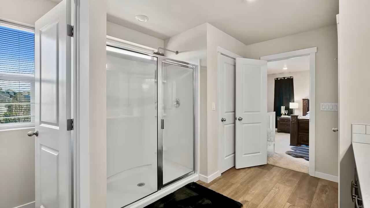 19932 Stylish & Spacious 5BR/3BA Home in Spanaway - Image 51