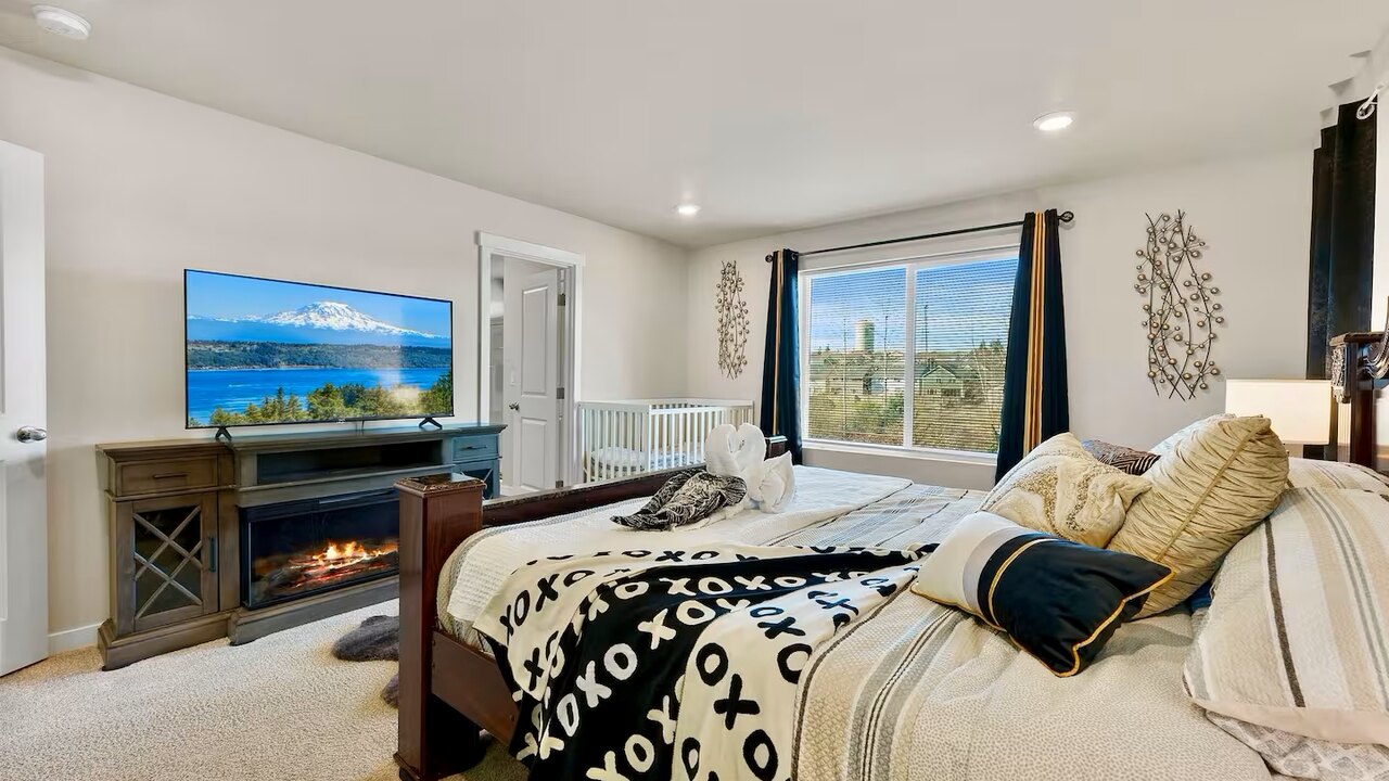 19932 Stylish & Spacious 5BR/3BA Home in Spanaway - Image 52