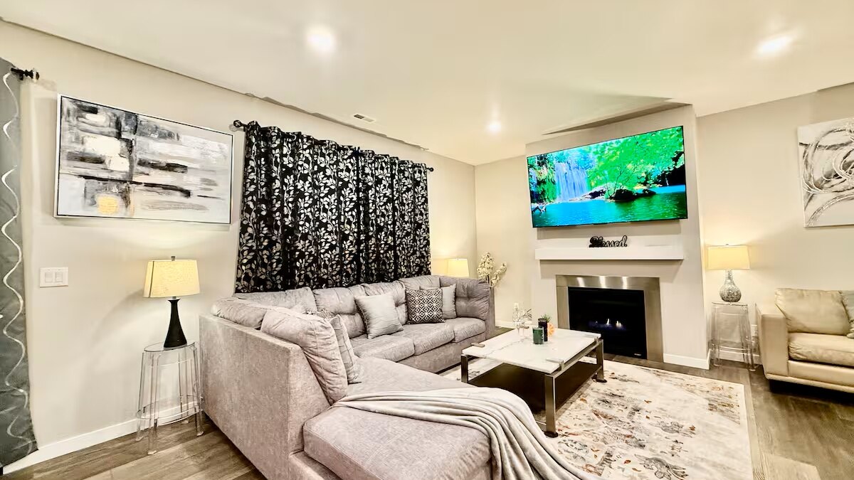 19932 Stylish & Spacious 5BR/3BA Home in Spanaway - Image 55