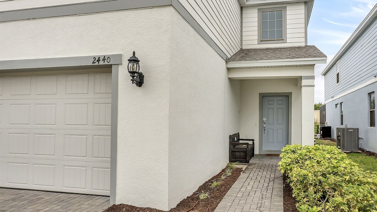 2440 One of a Kind 5bd&4ba VILLA - Image 1