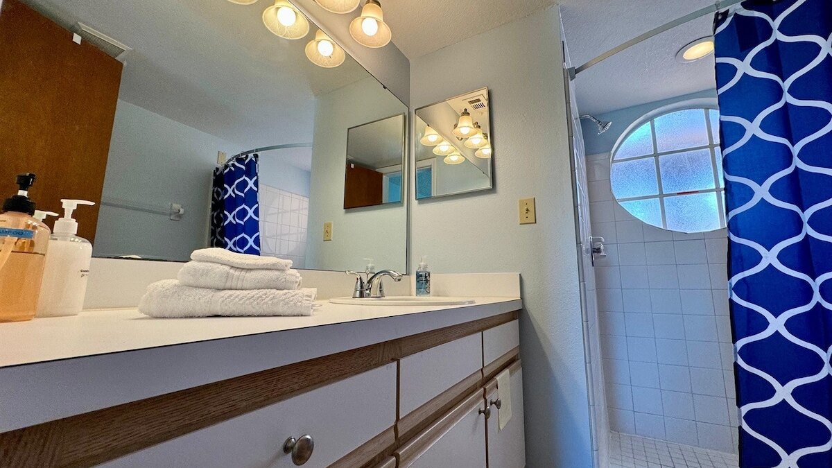 2492 Your home away from Home! - Image 21