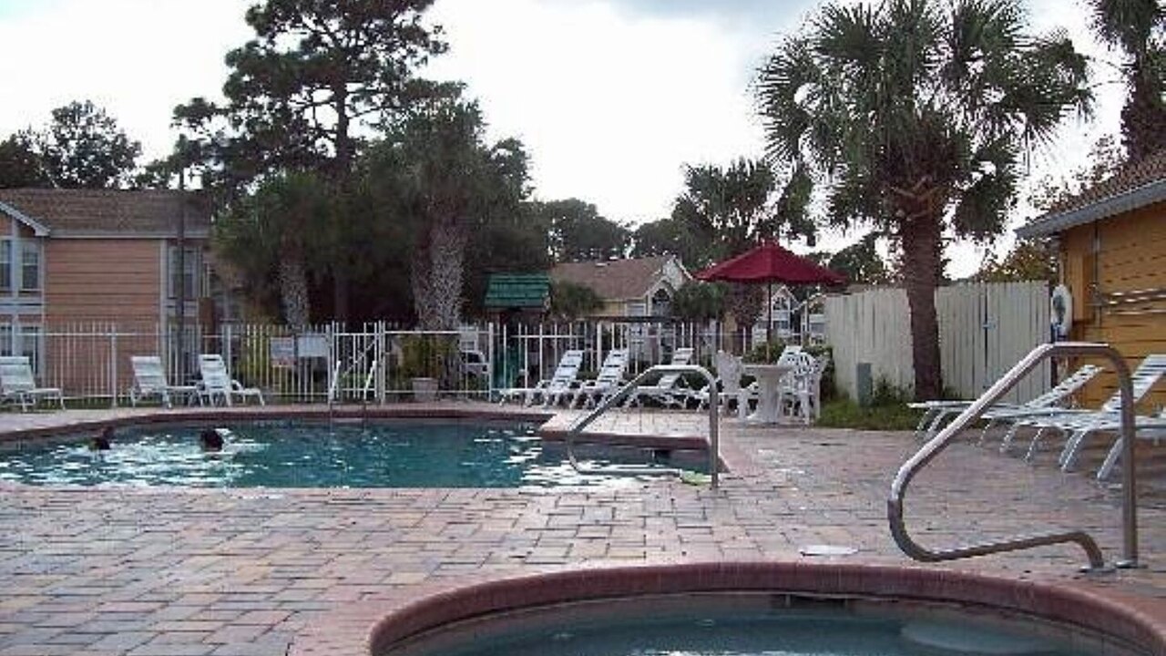 2492 Your home away from Home! - Image 30