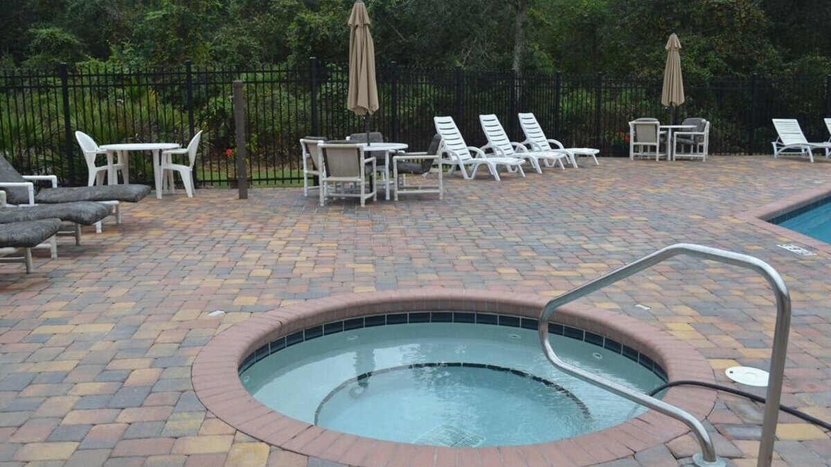 2492 Your home away from Home! - Image 31