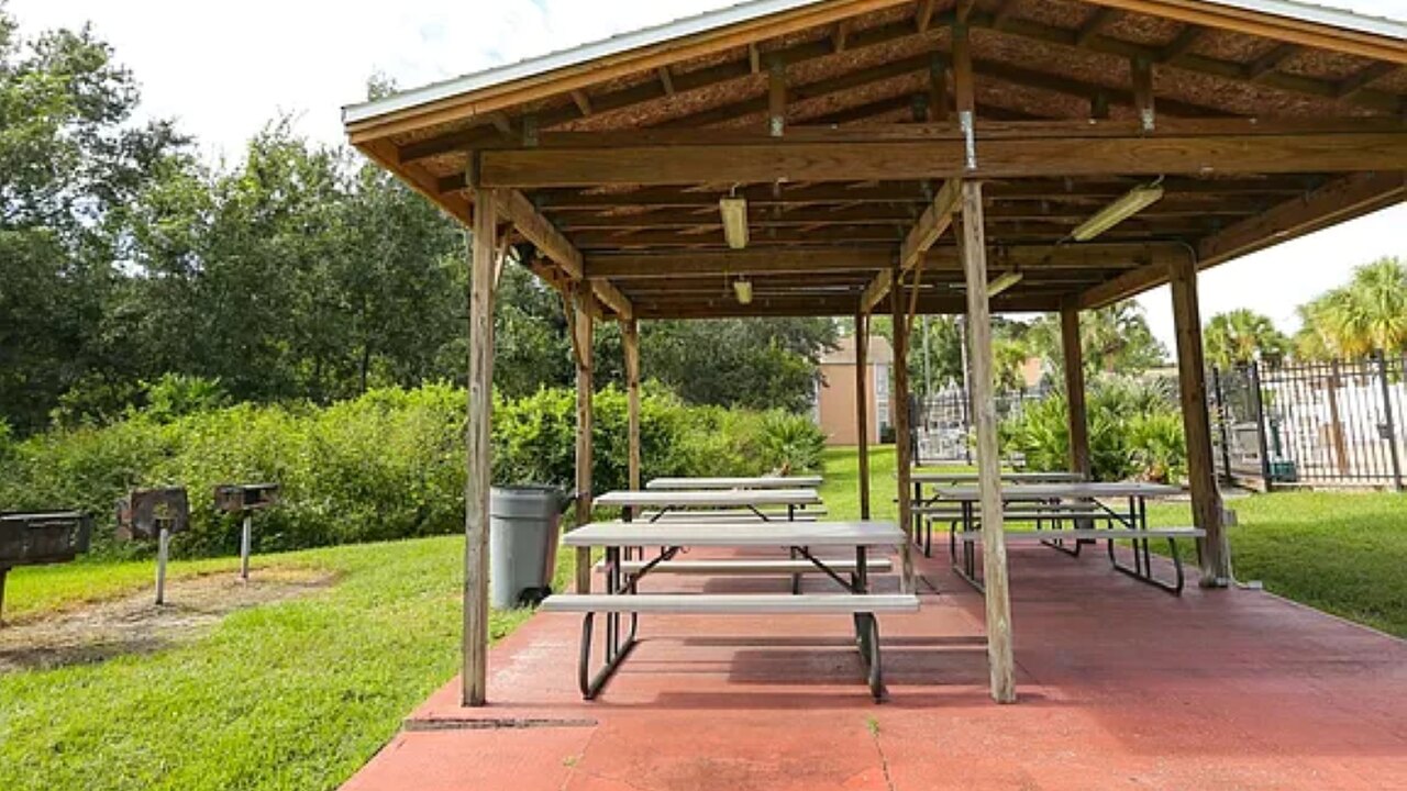 2492 Your home away from Home! - Image 40