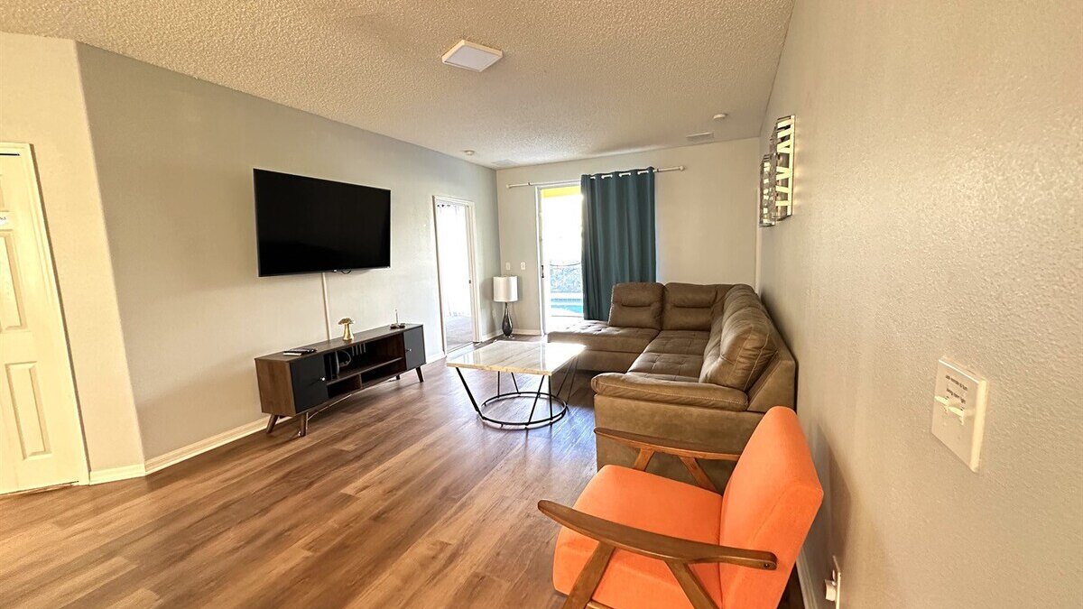 258-Sunset Themed Retreat - Sleeps 10 - Image 3