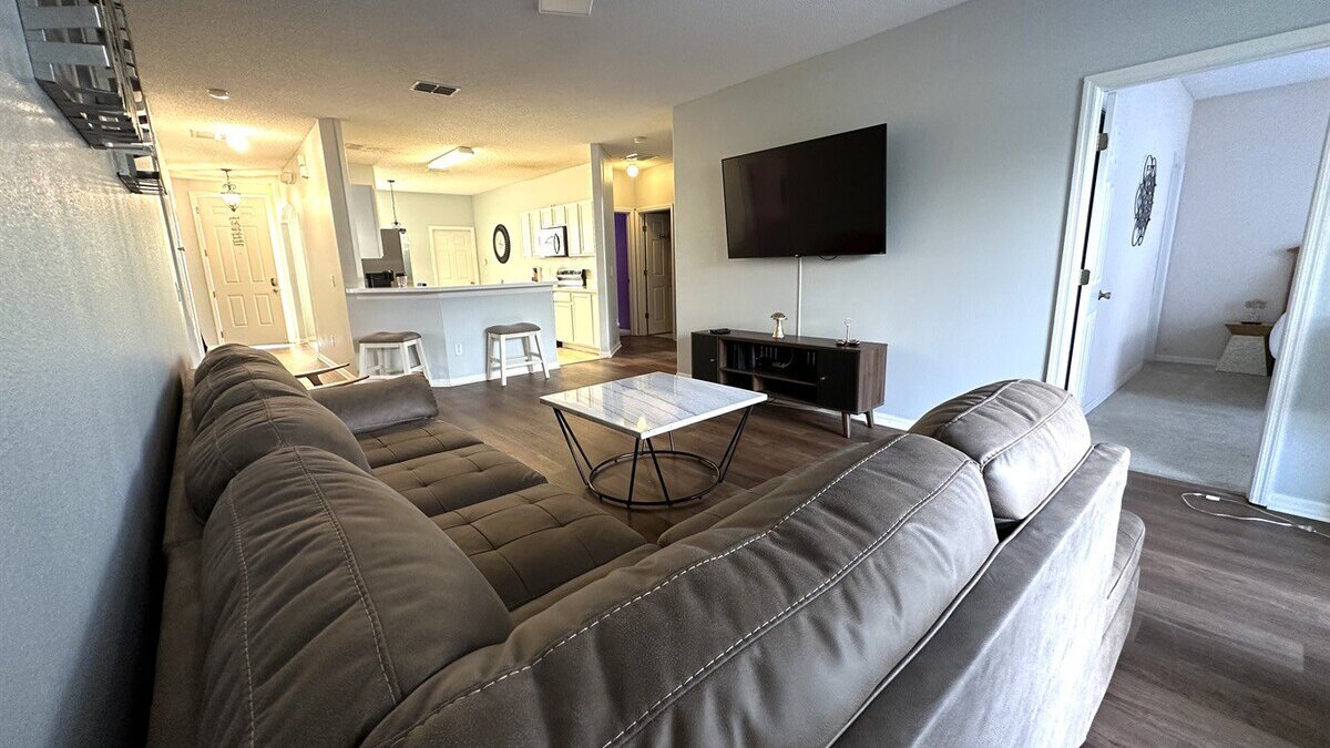 258-Sunset Themed Retreat - Sleeps 10 - Image 5