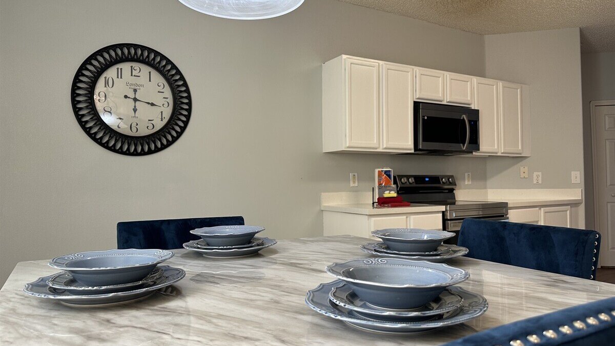 258-Sunset Themed Retreat - Sleeps 10 - Image 7