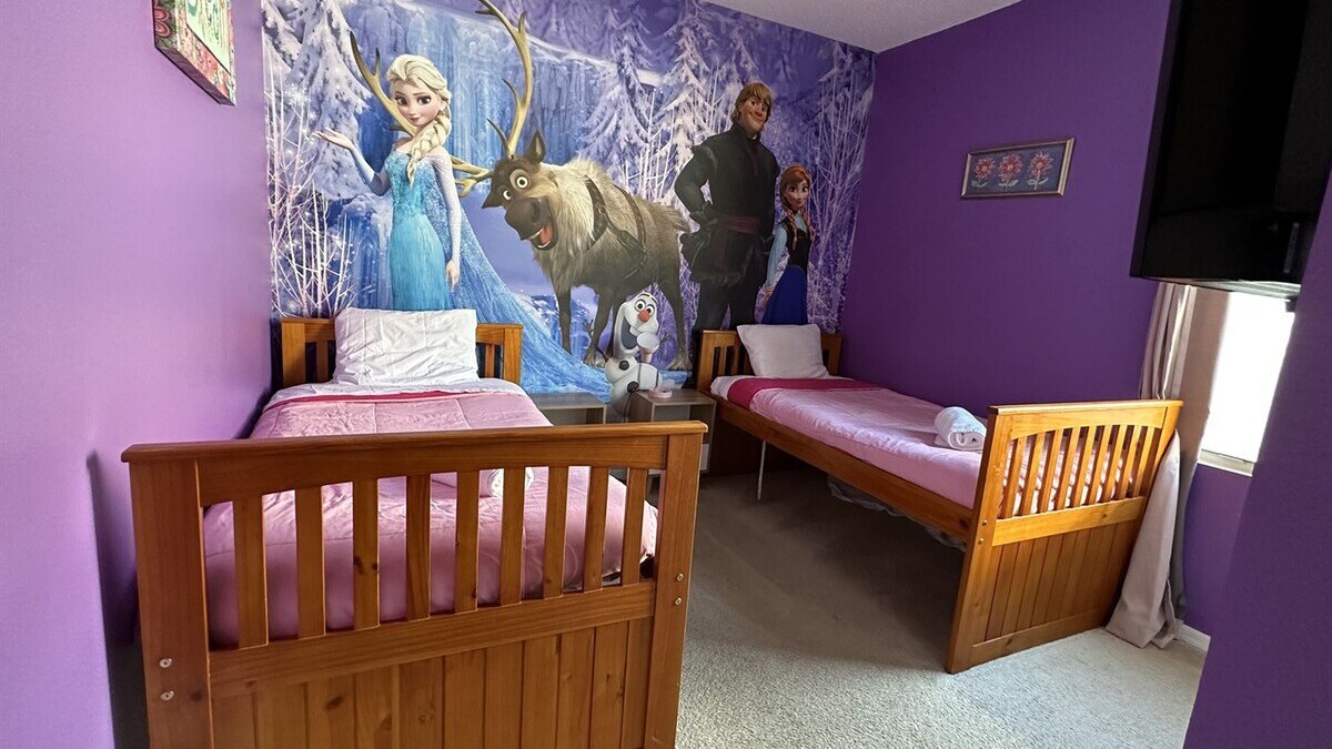 258-Sunset Themed Retreat - Sleeps 10 - Image 14