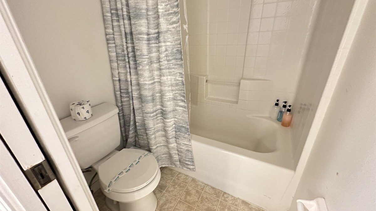 258-Sunset Themed Retreat - Sleeps 10 - Image 18