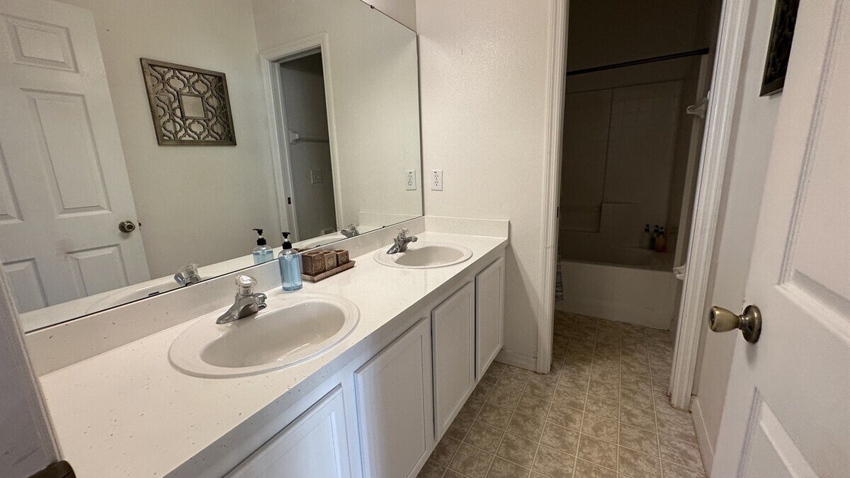 258-Sunset Themed Retreat - Sleeps 10 - Image 19